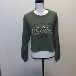 Cold Crush Living My Best Weekend Life Green Crop Pullover Sweatshirt